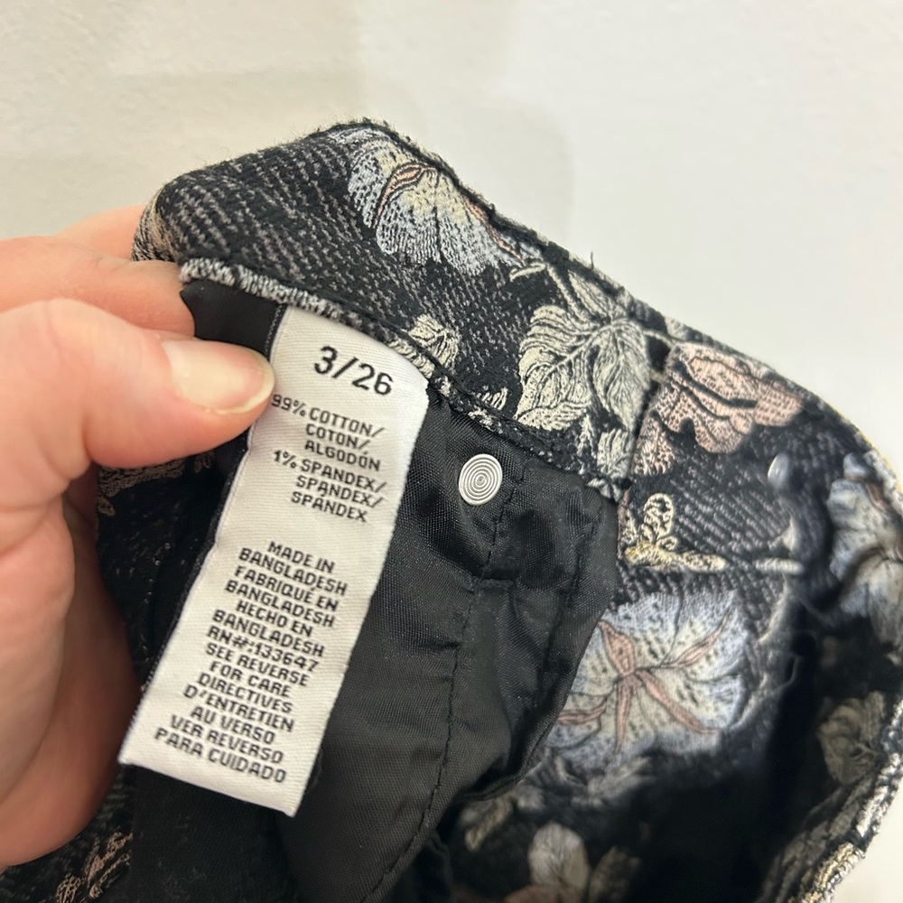Floral Patterned Pants - Picture 7 of 7